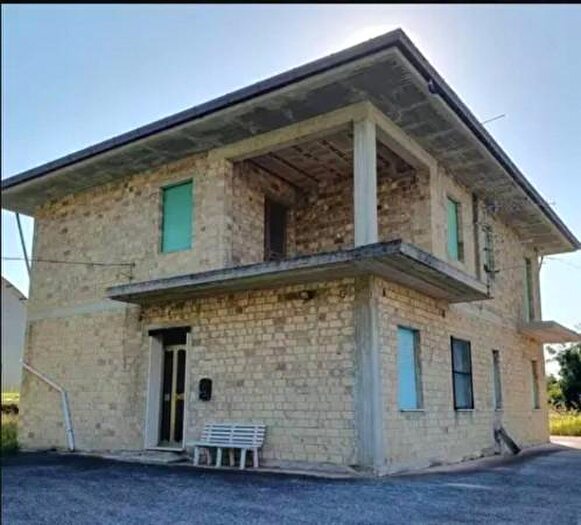 Casa monolocale in vendita in Contrada Valle Falciana, Montalto Delle Marche