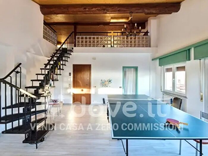 Appartamento trilocale in vendita in Via Fratelli Bandiera, Varese