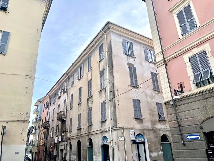 Appartamento trilocale in vendita in Via Andrea Doria, Imperia