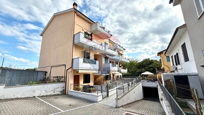 Appartamento trilocale in vendita in Via Ugo Foscolo, Vinci