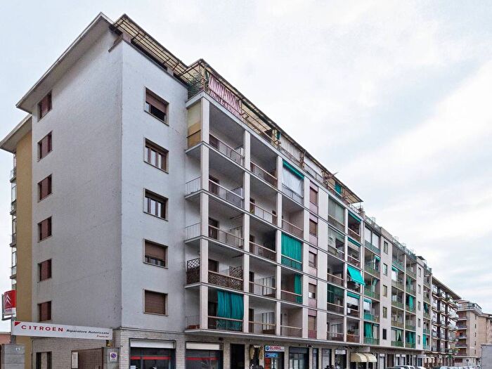 Appartamento trilocale in vendita in Via Asuncion, Lingotto, Torino