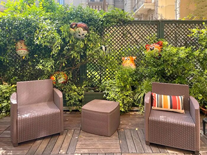 Appartamento con 10 locali in vendita in Via Ciro Menotti, Milano