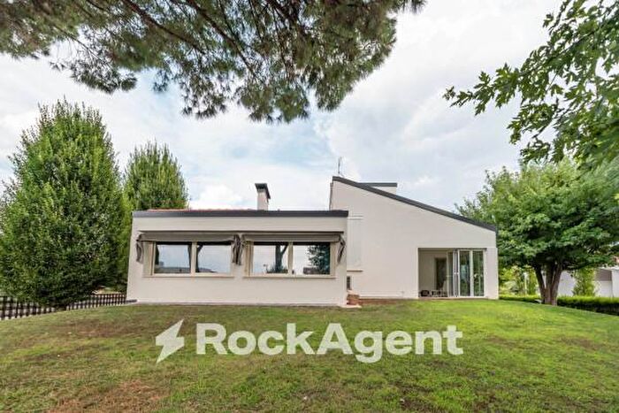 Casa con 6 locali in vendita in Via Risorgimento, Vo