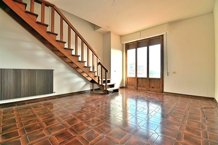 Appartamento con 6 locali in vendita in Via delle Puglie, Siena