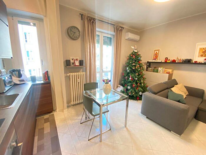 Appartamento bilocale in affitto in Piazza Greco, Greco Segnano, Milano