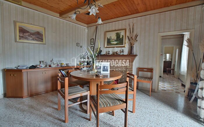 Appartamento quadrilocale in vendita in Via Giacomo Leopardi, Serrapetrona