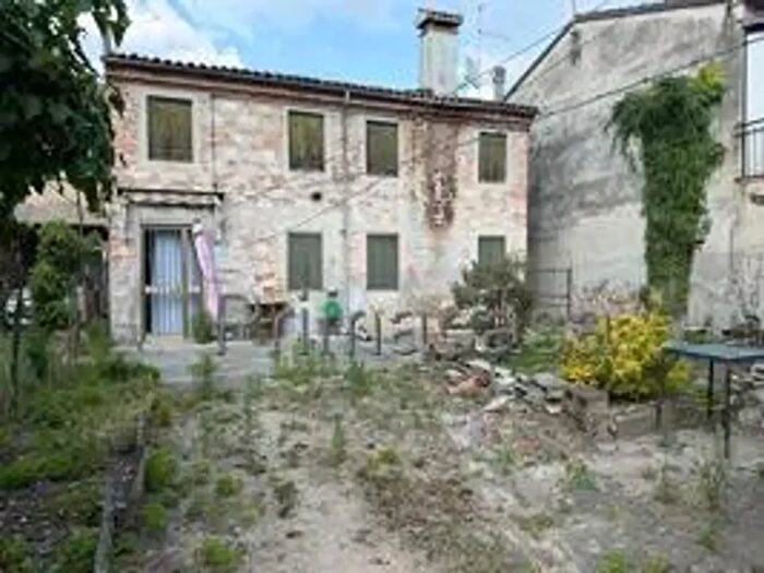 Casa con 6 locali in vendita in Via Martiri della Liberta, Zimella
