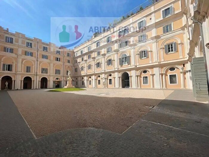 Appartamento bilocale in affitto in Piazza Santi Apostoli, Roma
