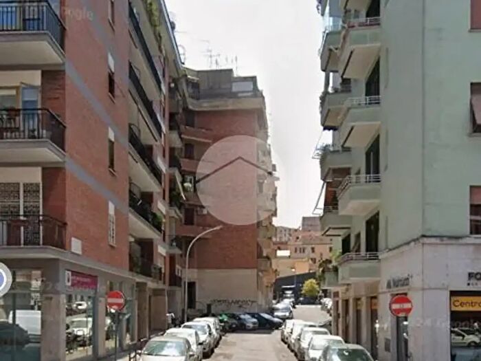 Appartamento quadrilocale in vendita in Via Manlio Capitolino, Roma