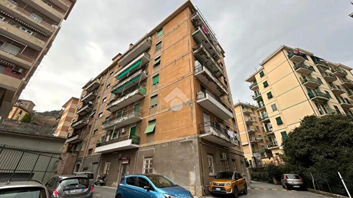 Appartamento trilocale in vendita in Via Buffa, Genova