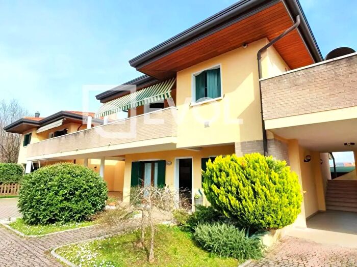 Appartamento con 6 locali in vendita in Via Nogaredo, Martignacco