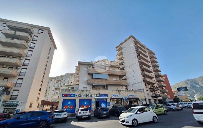 Appartamento quadrilocale in vendita in Via Orsa Minore, Palermo
