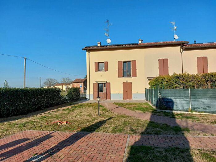 Casa con 7 locali in vendita in Mordano