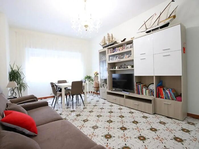 Appartamento trilocale in vendita in Via Danilo Stiepovich, Roma