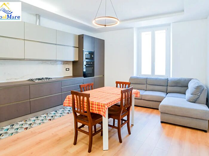 Appartamento trilocale in affitto in Savona