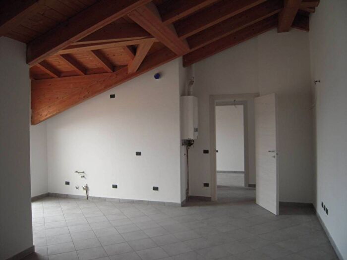 Casa trilocale in affitto in Via Gioacchino Rossini, Cesano Maderno