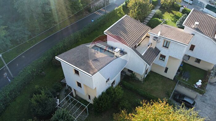 Appartamento con 5 locali in vendita in Via Pola, Varese