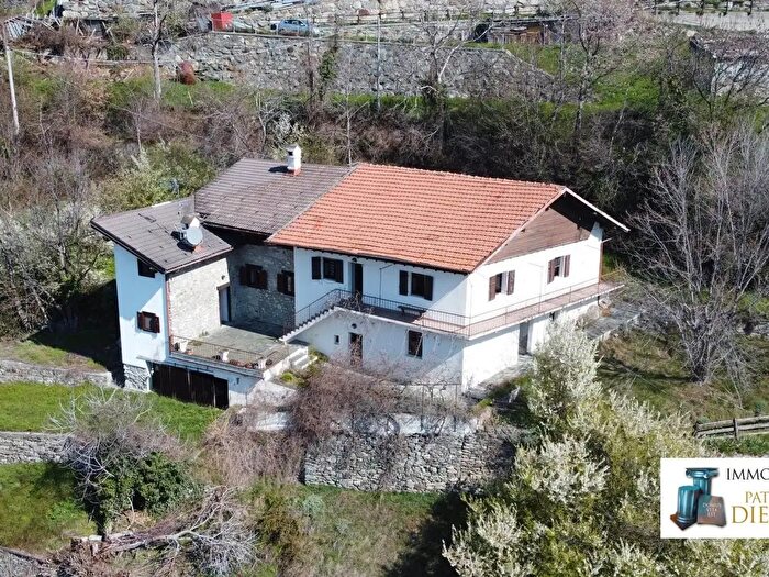 Casa con 10 locali in vendita in Villaggio Chantignan, Quart