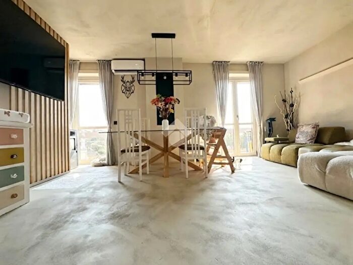 Appartamento trilocale in vendita in Via Parigi, Aosta