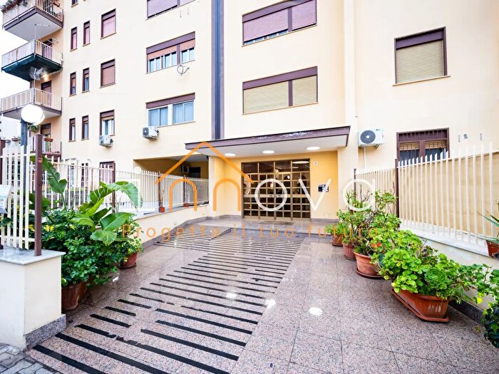 Appartamento con 6 locali in vendita in Via Giuseppe Cimbali, Palermo