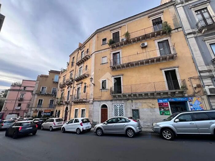 Casa bilocale in vendita in Piazza San Domenico, Catania