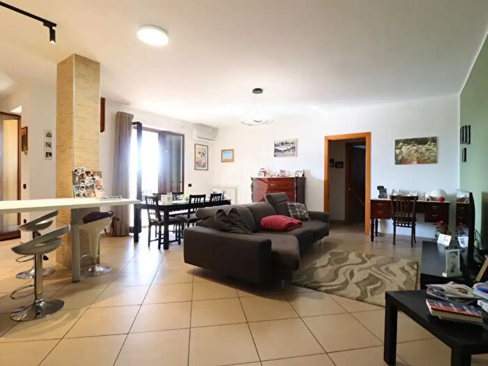 Appartamento con 5 locali in vendita in Via Pietro Nenni, Mosciano SantAngelo