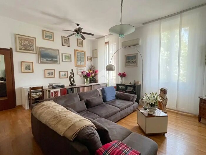 Appartamento trilocale in vendita in Via Orti, Milano