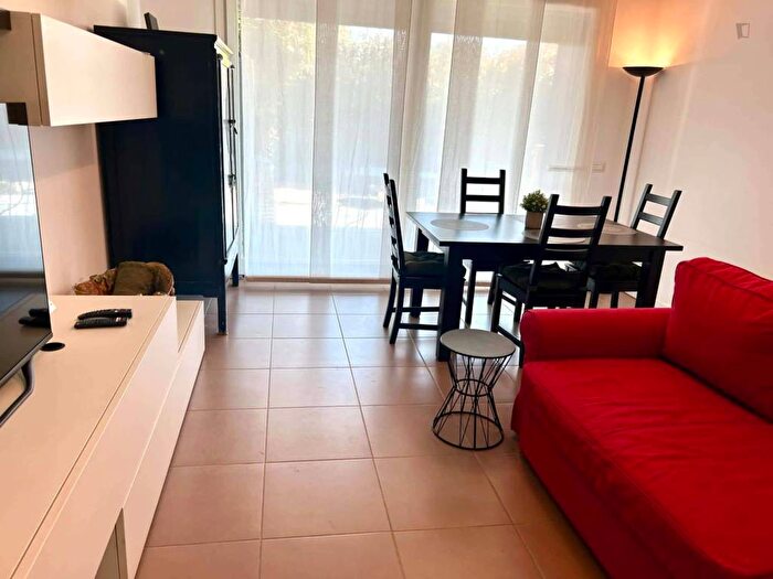 Appartamento trilocale in affitto in Via Gargano, Vigentino Fatima, Milano