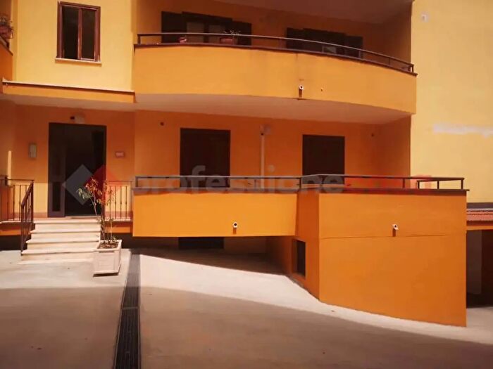 Appartamento con 5 locali in vendita in Via Arbustella, Vitulazio