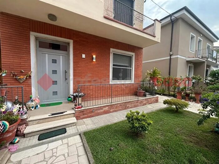 Appartamento con 5 locali in vendita in Via Pratale, Pisa