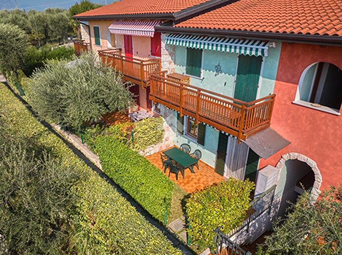 Appartamento trilocale in affitto in Via De Loc, Brenzone