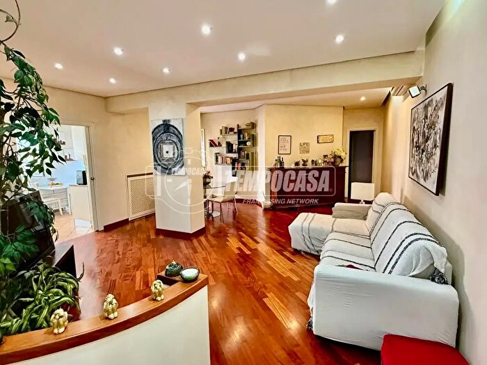 Appartamento trilocale in vendita in Via Coriolano, Napoli