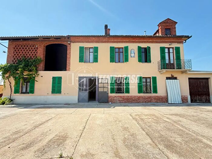 Casa con 6 locali in vendita in Frazione Revignano Palucco, Asti