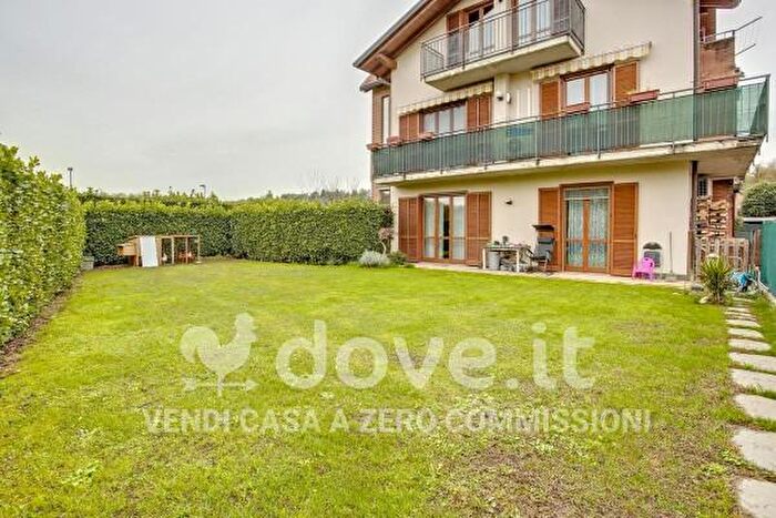 Appartamento trilocale in vendita in Via Lugano, Cantello