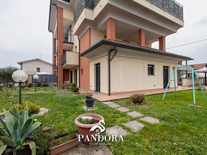 Appartamento in vendita in Via Vecchia Fornace, Ferno