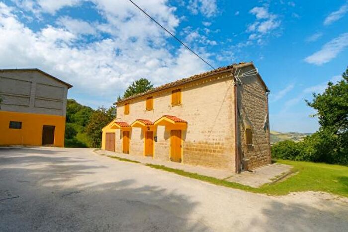 Casa con 6 locali in vendita in Maiolati Spontini