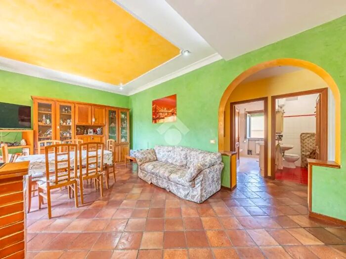 Appartamento con 5 locali in vendita in Via di Lunghezza, Roma
