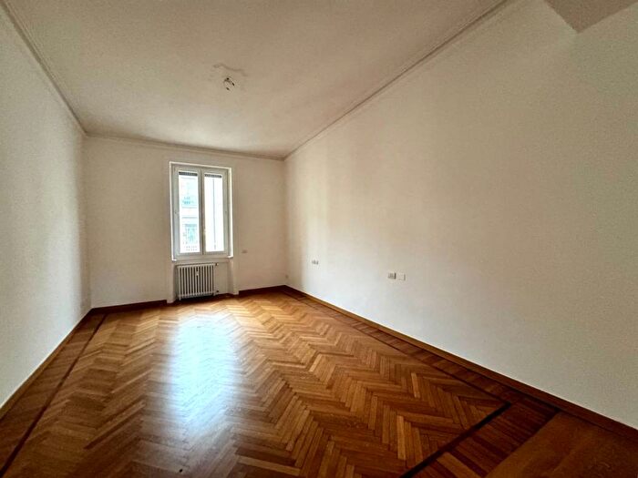 Appartamento quadrilocale in affitto in Piazza Santa Maria Beltrade, Duomo, Milano