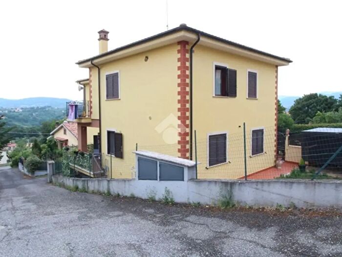 Appartamento trilocale in affitto in Via Sassetti, Poggio Nativo