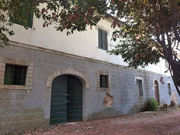 Casa con 20 locali in vendita in Rosignano Marittimo