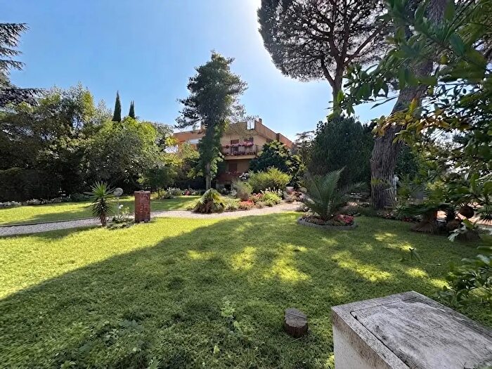 Casa con 6 locali in vendita in Anzio