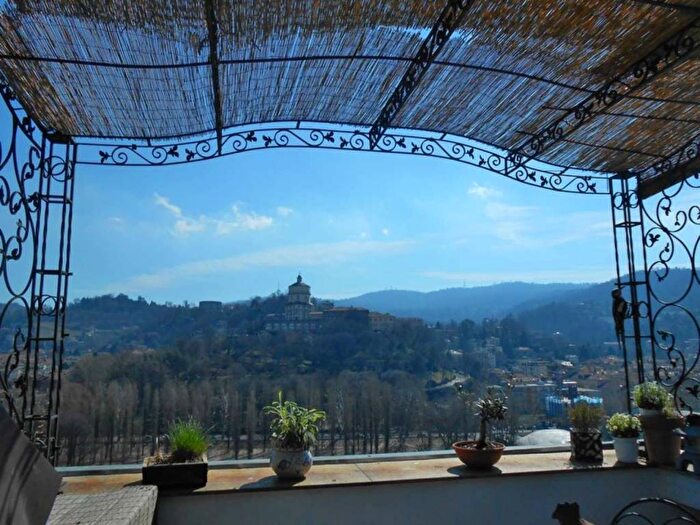 Casa con 5 locali in affitto in corso Cairoli, Via della Rocca, Torino