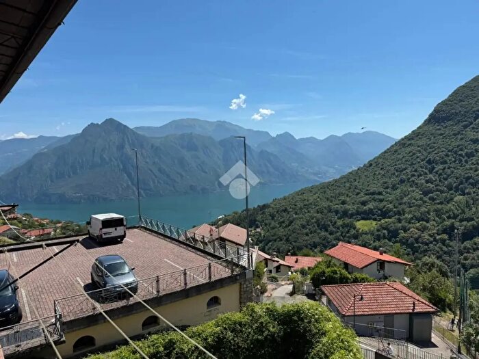Appartamento trilocale in vendita in Piazza Ongaro Parroci, Fonteno