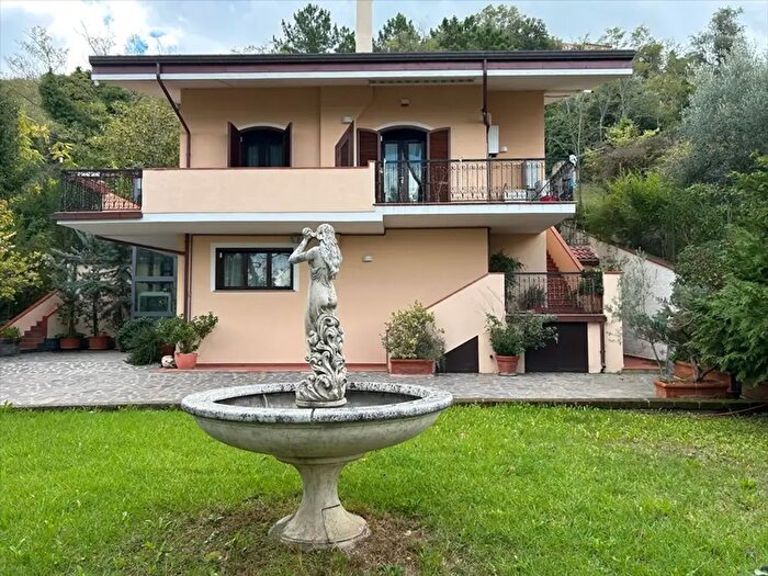 Casa con 7 locali in vendita in Via Perugia, San Giovanni Teatino