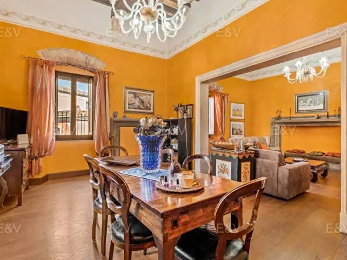 Appartamento con 6 locali in vendita in Piazza Jacopone, Todi