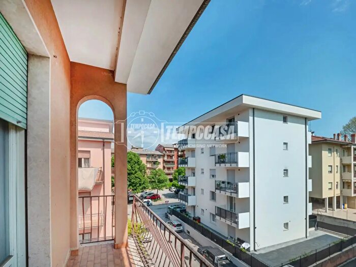 Appartamento trilocale in vendita in Via Antonio Marzagaia, Verona