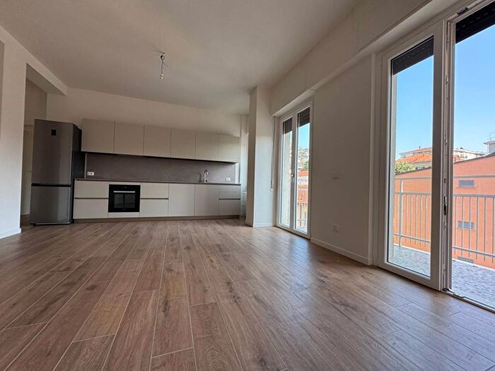 Appartamento trilocale in affitto in Via Tommaso Grossi, Borghi, Como