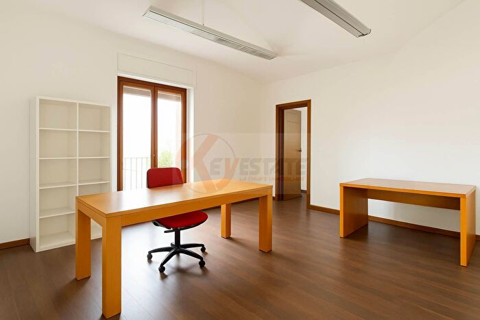 Appartamento con 7 locali in vendita in Via Zanfarino, Sassari