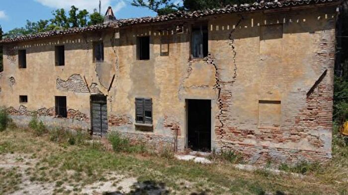 Casa con 6 locali in vendita in Via Mombaroccese, Cartoceto