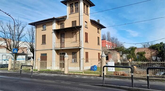Casa con 10 locali in vendita in Ravarino Via Roma, Ravarino